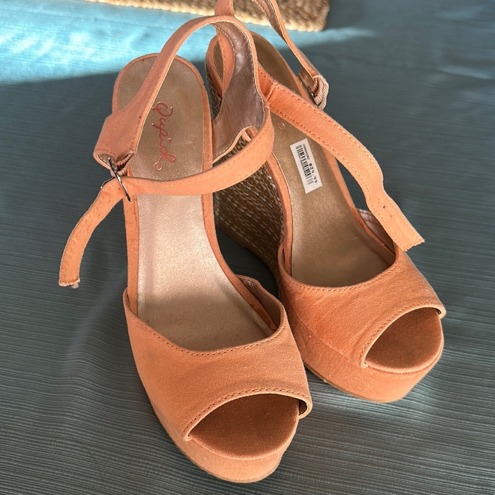Peach wedge shoes. Size 7, like new!